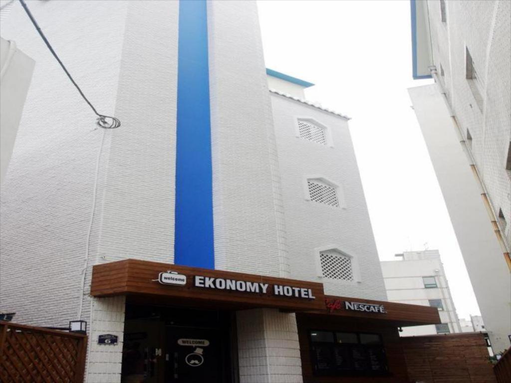 Ekonomy Hotel كومي المظهر الخارجي الصورة