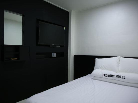 Ekonomy Hotel كومي المظهر الخارجي الصورة