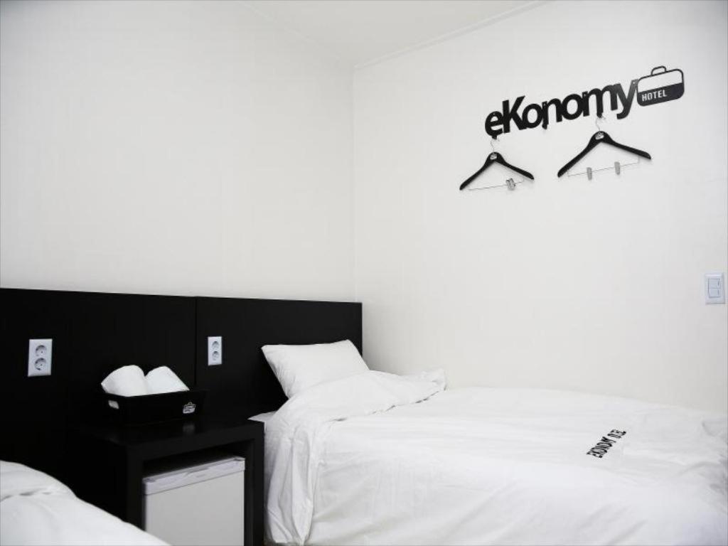 Ekonomy Hotel كومي المظهر الخارجي الصورة