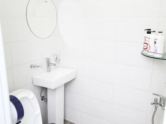 Ekonomy Hotel كومي المظهر الخارجي الصورة