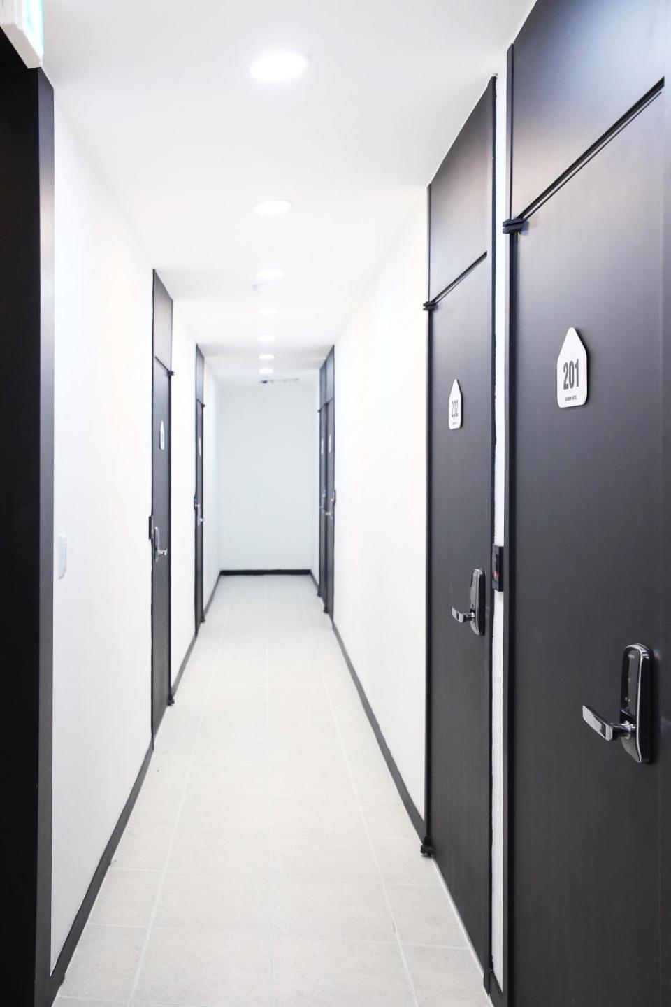 Ekonomy Hotel كومي المظهر الخارجي الصورة