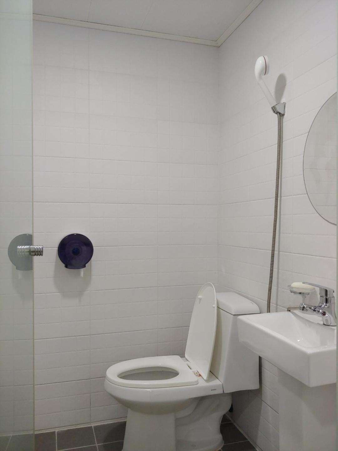 Ekonomy Hotel كومي المظهر الخارجي الصورة