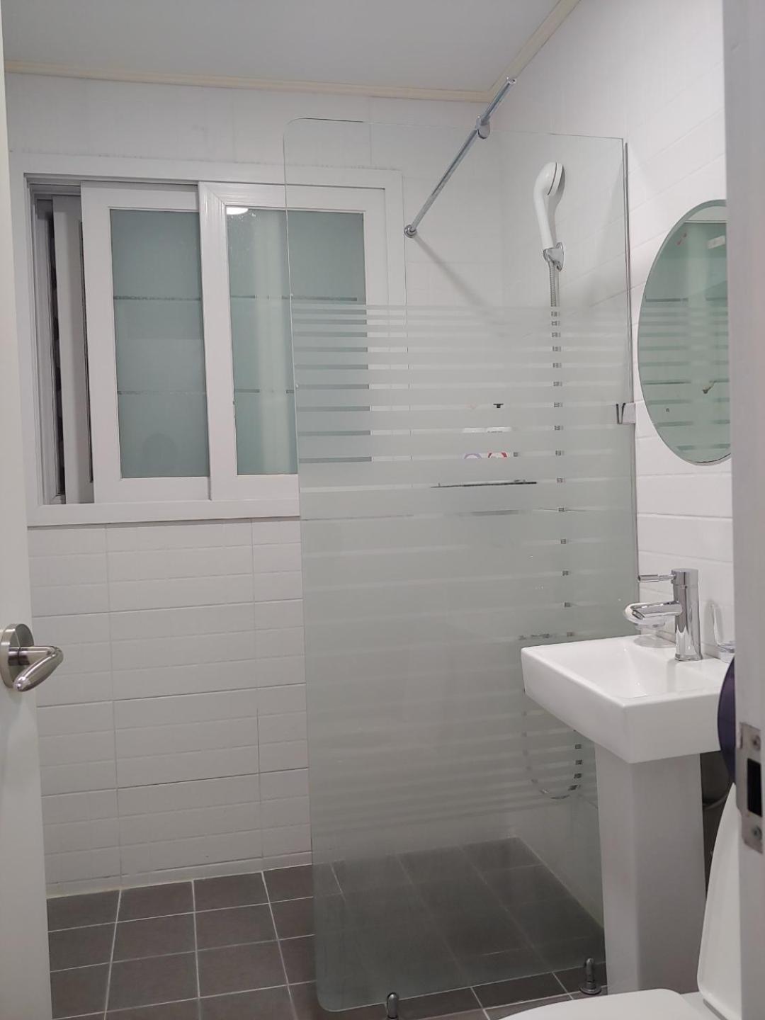 Ekonomy Hotel كومي المظهر الخارجي الصورة